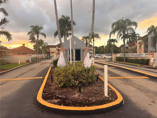 18850 NW 57th Avenue 306, Hialeah, FL 33015