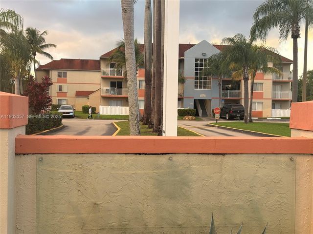 18850 NW 57th Avenue 306, Hialeah, FL 33015