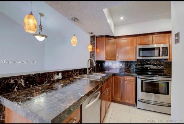 18850 NW 57th Avenue 306, Hialeah, FL 33015