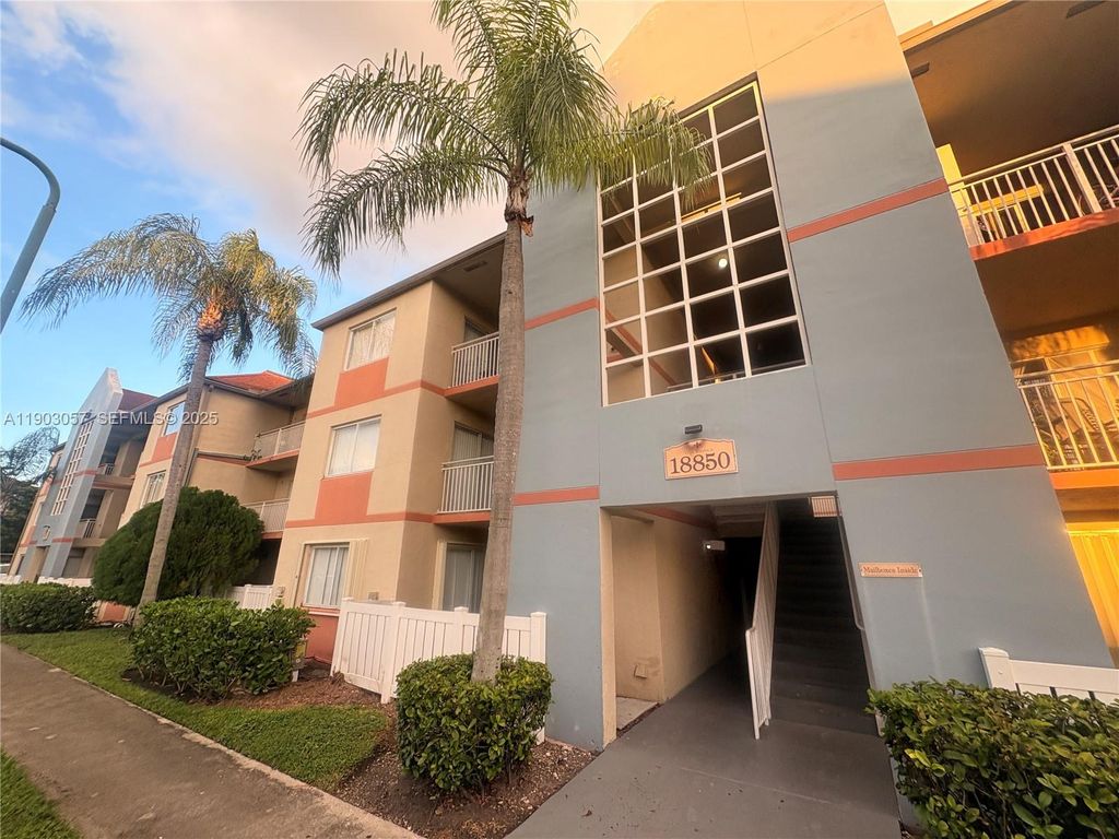18850 NW 57th Avenue 306, Hialeah, FL 33015