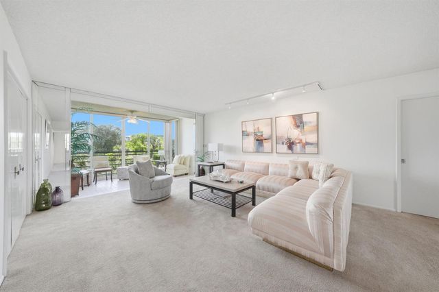 3800 Oaks Clubhouse Drive 410, Pompano Beach, FL 33069