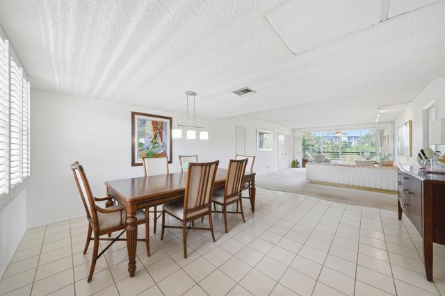 3800 Oaks Clubhouse Drive 410, Pompano Beach, FL 33069