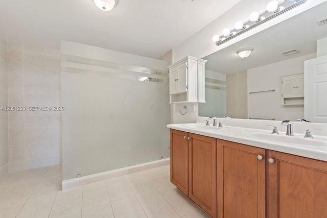 8390 SW 72nd Avenue 702, Miami, FL 33143