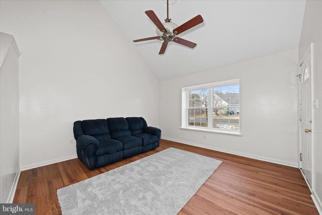 1 PEBBLE PL, Newark, DE 19702