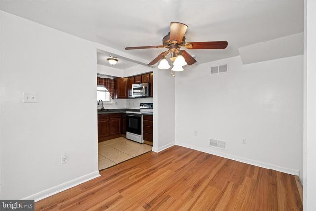 1 PEBBLE PL, Newark, DE 19702