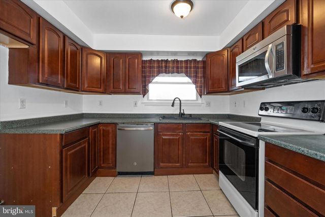 1 PEBBLE PL, Newark, DE 19702