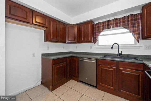 1 PEBBLE PL, Newark, DE 19702