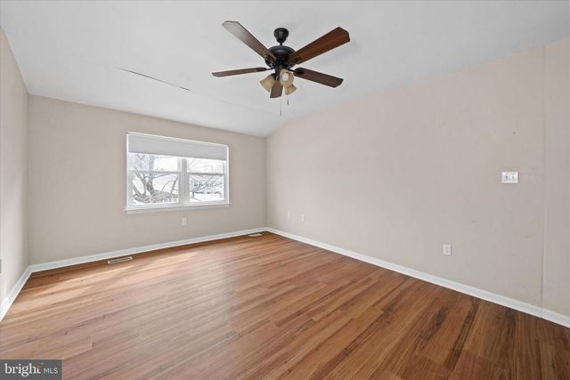 1 PEBBLE PL, Newark, DE 19702