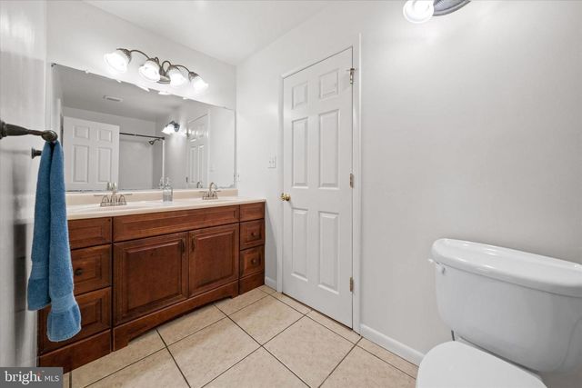 1 PEBBLE PL, Newark, DE 19702