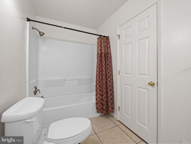 1 PEBBLE PL, Newark, DE 19702