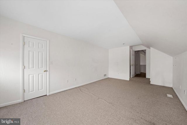 1 PEBBLE PL, Newark, DE 19702