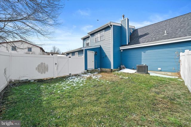 1 PEBBLE PL, Newark, DE 19702