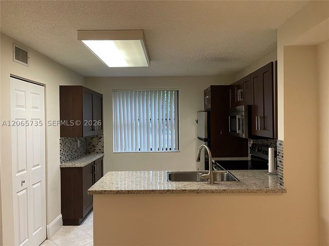 10101 W Sunrise Blvd 106, Plantation, FL 33322