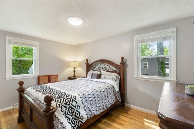 33 Marion St, Wilmington, MA 01887