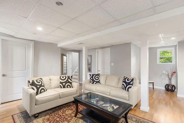 33 Marion St, Wilmington, MA 01887