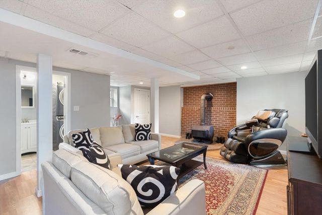 33 Marion St, Wilmington, MA 01887