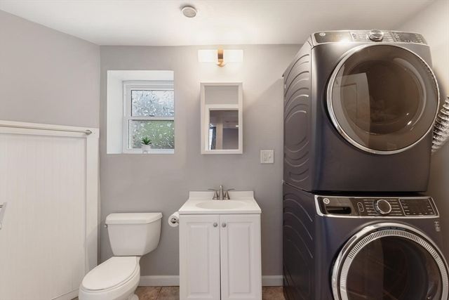 33 Marion St, Wilmington, MA 01887