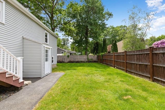 33 Marion St, Wilmington, MA 01887