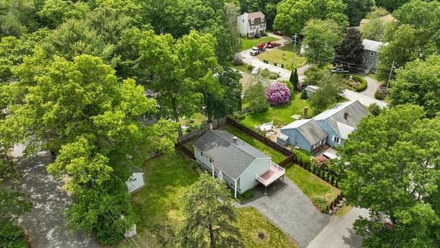 33 Marion St, Wilmington, MA 01887