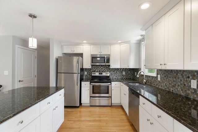 33 Marion St, Wilmington, MA 01887