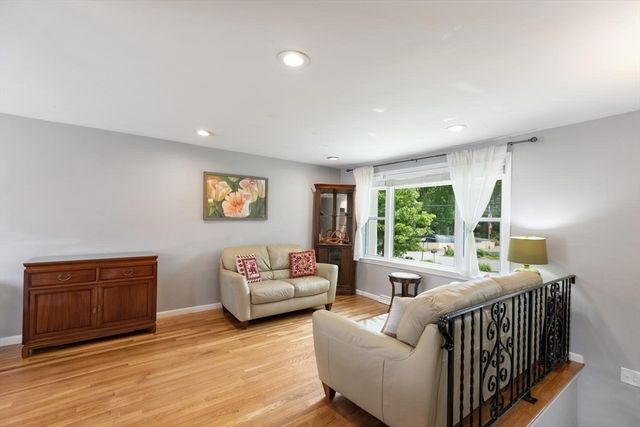 33 Marion St, Wilmington, MA 01887