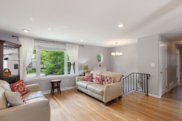 33 Marion St, Wilmington, MA 01887