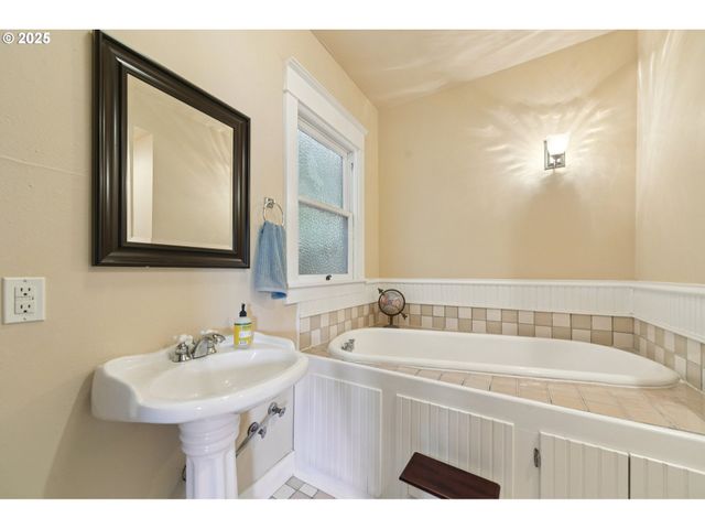 3516 Sw 1ST Ave, Portland, OR 97239