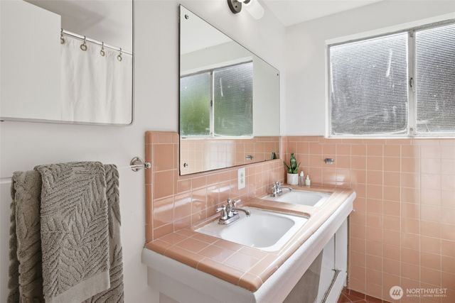 11038 Auburn Avenue S, Seattle, WA 98178