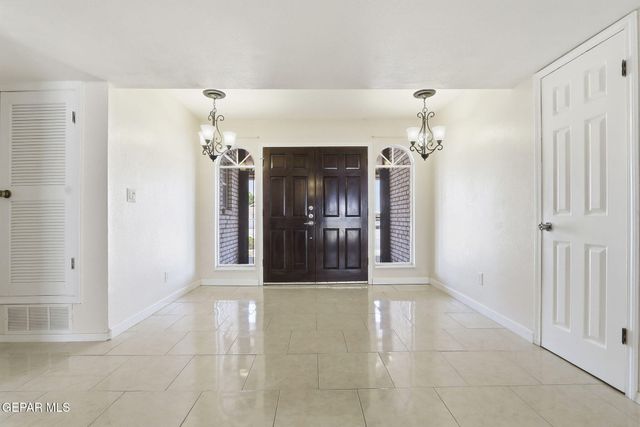 3329 OLD SPANISH Trail, El Paso, TX 79904