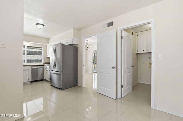 3329 OLD SPANISH Trail, El Paso, TX 79904