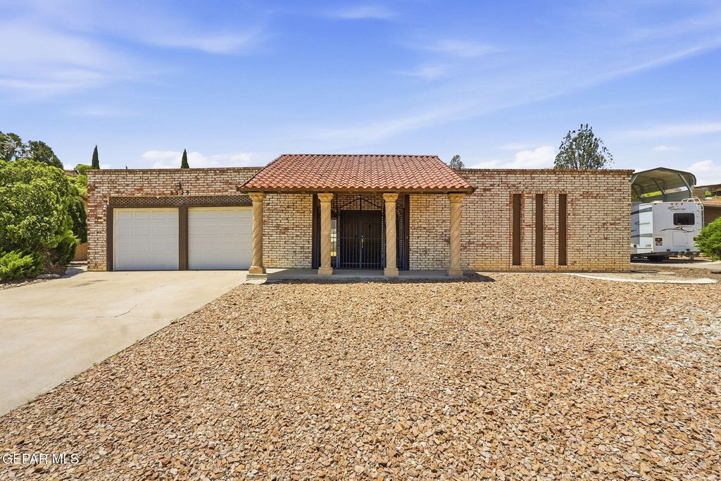 3329 OLD SPANISH Trail, El Paso, TX 79904