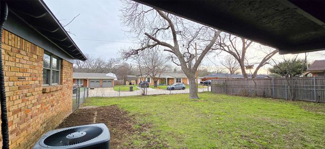 2112 Downey Drive, Fort Worth, TX 76112