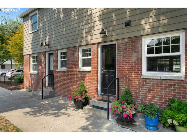 2555 Nw SAVIER St 18, Portland, OR 97210