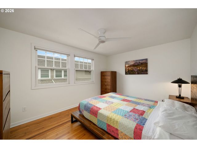 2555 Nw SAVIER St 18, Portland, OR 97210