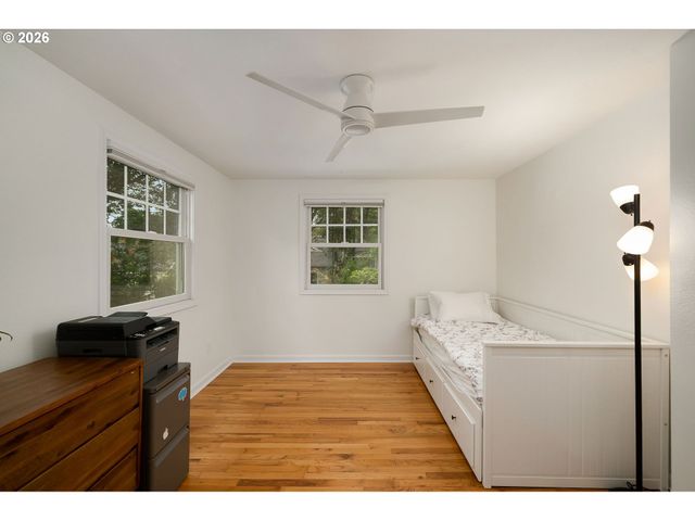 2555 Nw SAVIER St 18, Portland, OR 97210