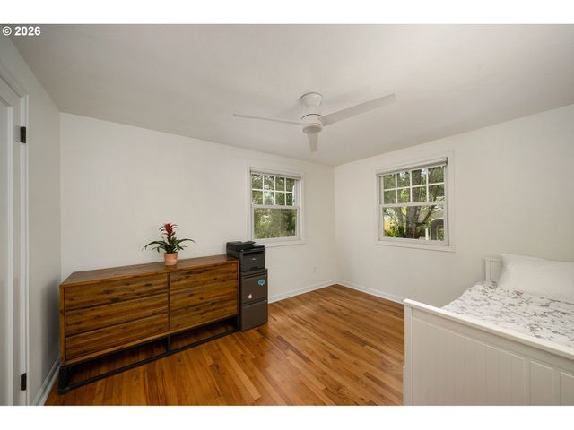 2555 Nw SAVIER St 18, Portland, OR 97210