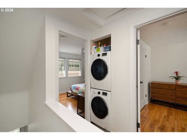2555 Nw SAVIER St 18, Portland, OR 97210