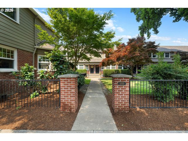 2555 Nw SAVIER St 18, Portland, OR 97210