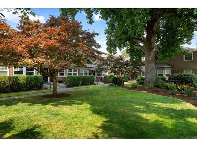 2555 Nw SAVIER St 18, Portland, OR 97210