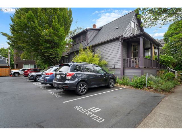2555 Nw SAVIER St 18, Portland, OR 97210