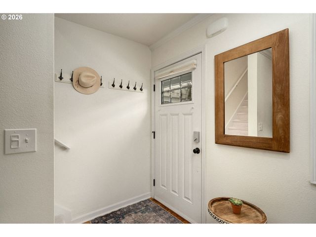 2555 Nw SAVIER St 18, Portland, OR 97210