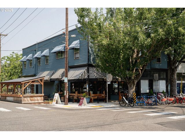 2555 Nw SAVIER St 18, Portland, OR 97210
