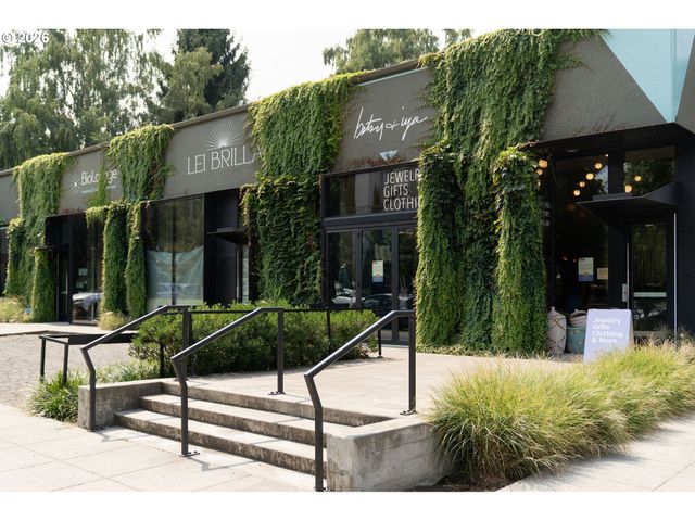 2555 Nw SAVIER St 18, Portland, OR 97210