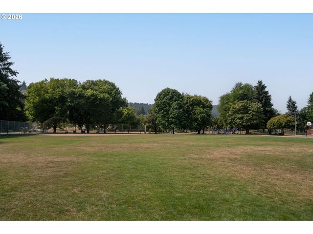 2555 Nw SAVIER St 18, Portland, OR 97210