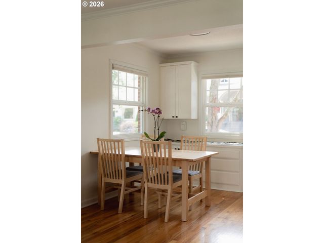 2555 Nw SAVIER St 18, Portland, OR 97210