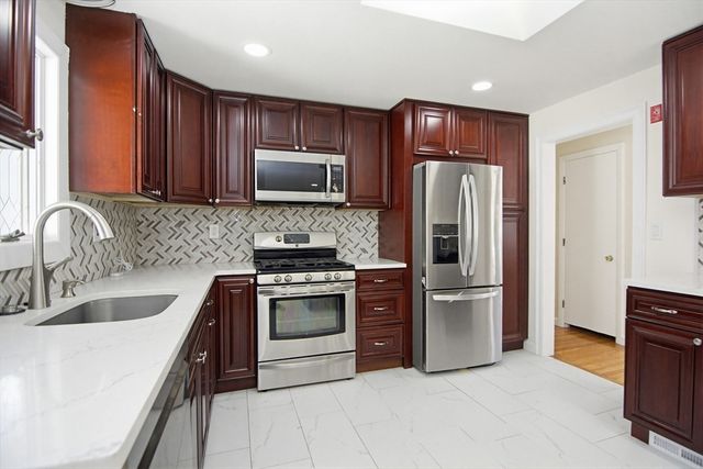 31 Spring Ln, Sharon, MA 02067