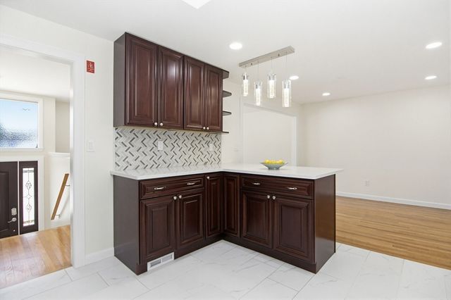 31 Spring Ln, Sharon, MA 02067