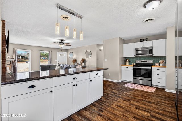 6021 E Red Oak Court, Jacksonville, NC 28546