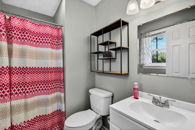 6021 E Red Oak Court, Jacksonville, NC 28546