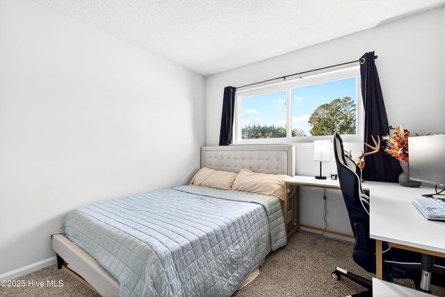 6021 E Red Oak Court, Jacksonville, NC 28546